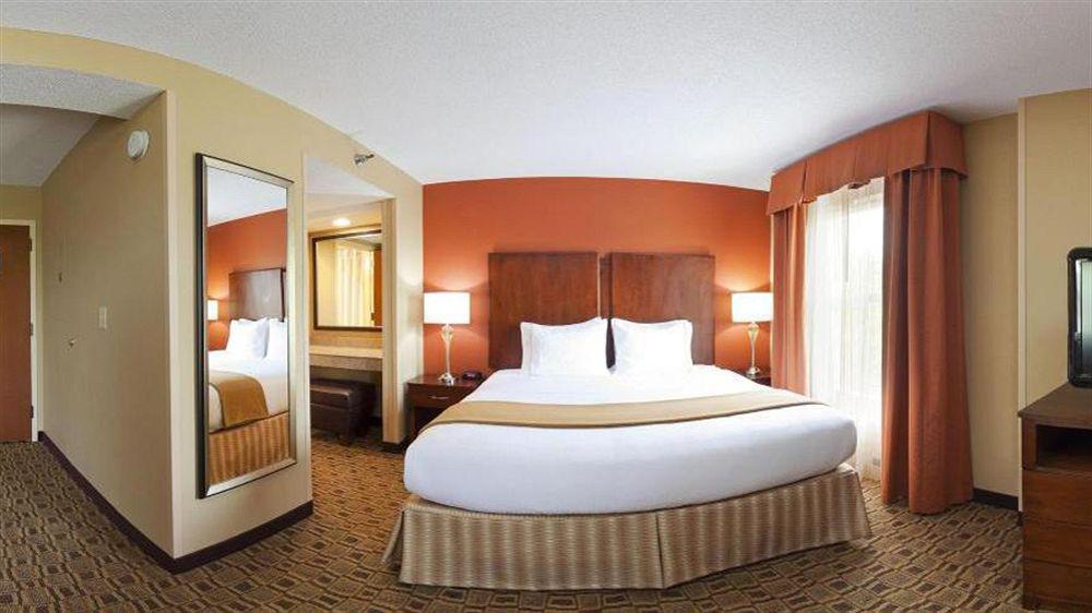 Comfort Suites Near Birkdale Village- Huntersville Exterior photo