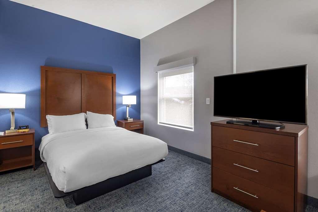 Comfort Suites Near Birkdale Village- Huntersville Room photo