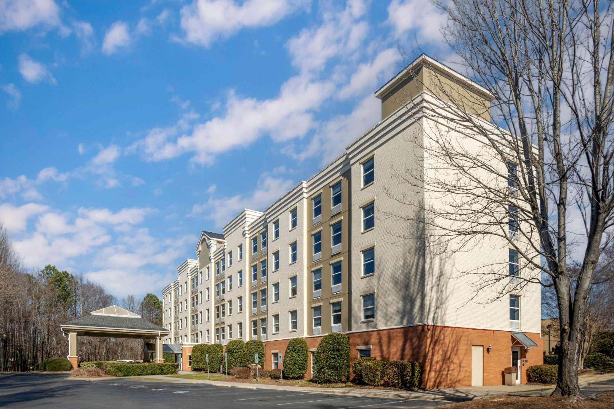 Comfort Suites Near Birkdale Village- Huntersville Exterior photo