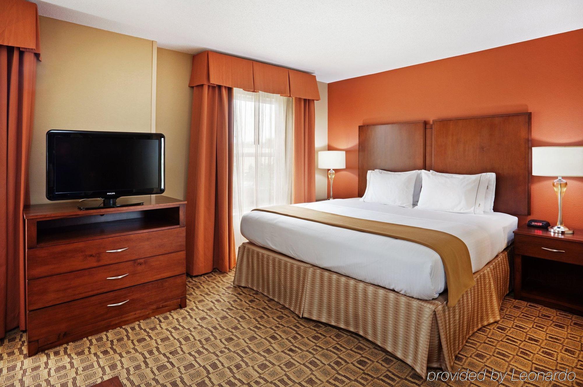 Comfort Suites Near Birkdale Village- Huntersville Room photo